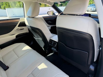 2023 Lexus ES 300h Ultra Luxury