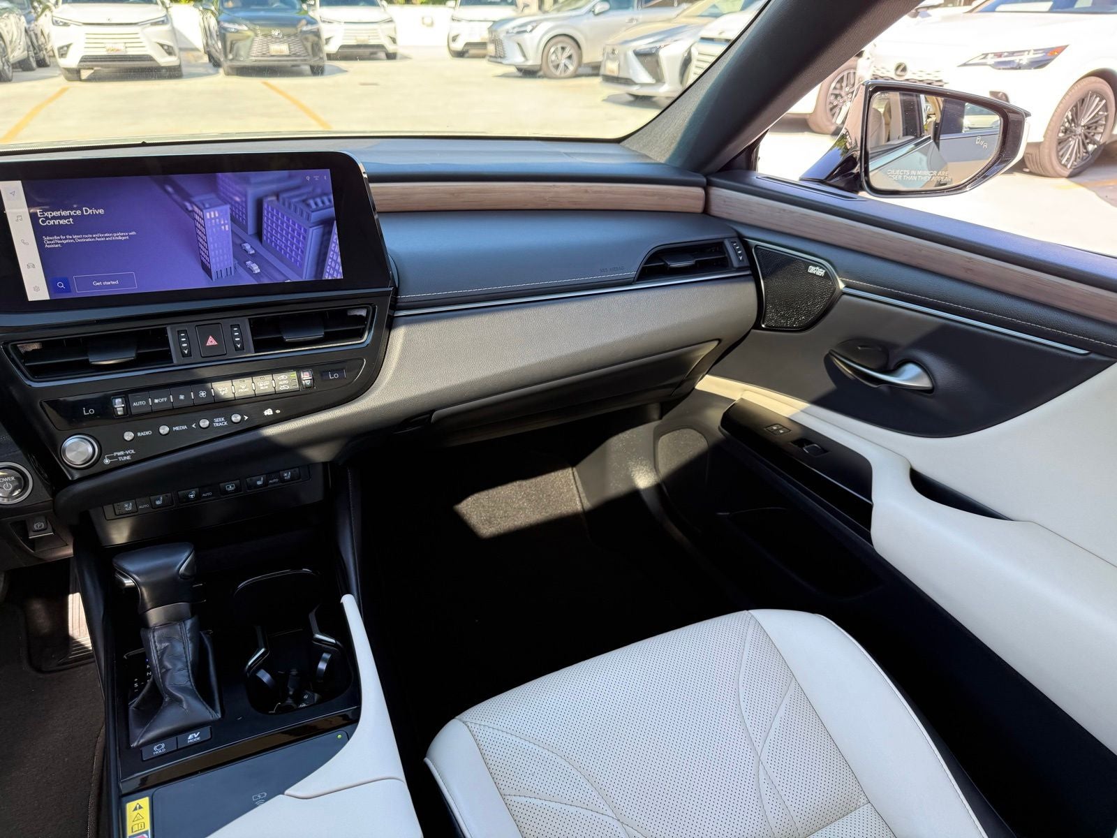 2023 Lexus ES 300h Ultra Luxury