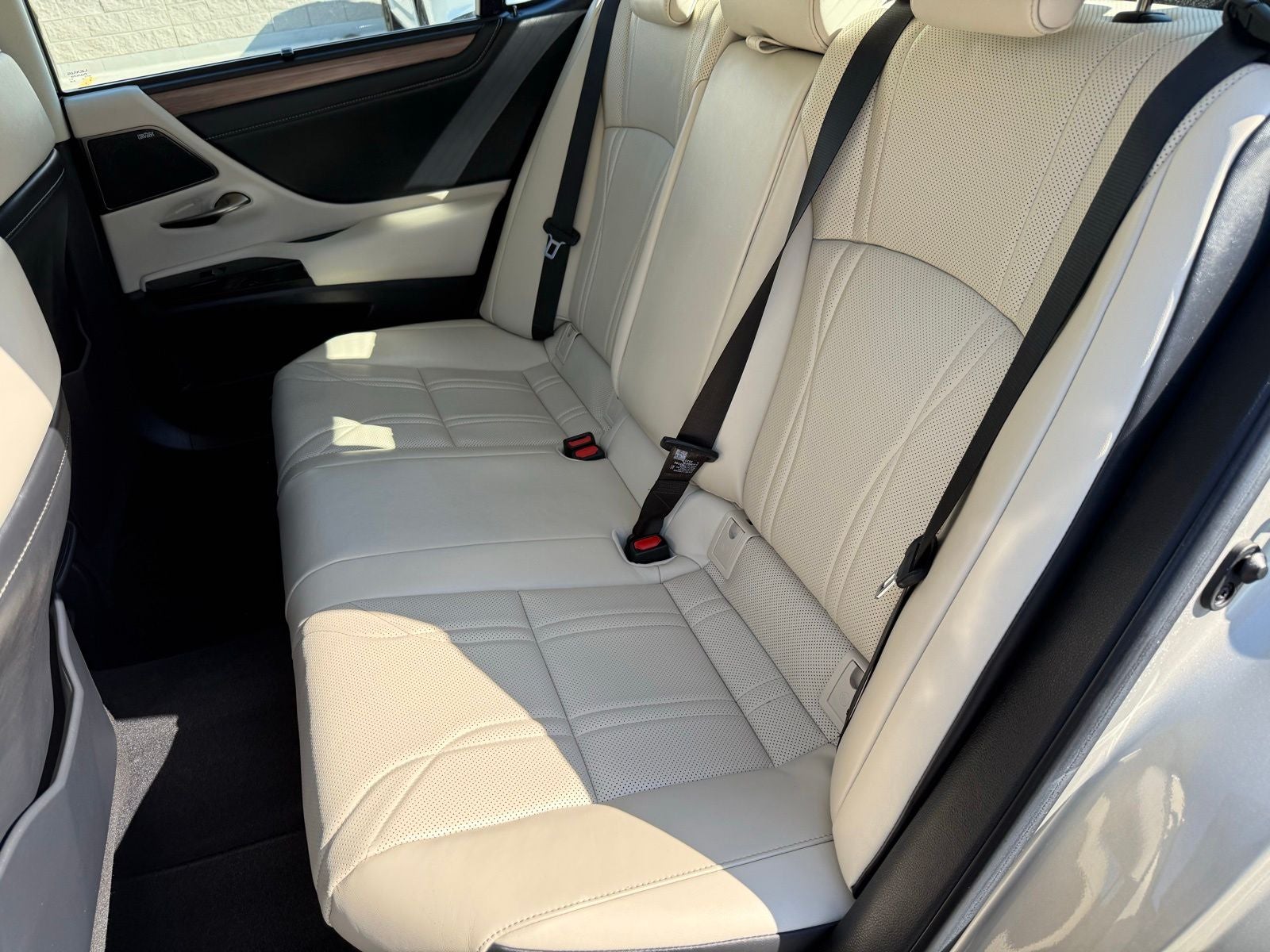 2023 Lexus ES 300h Ultra Luxury