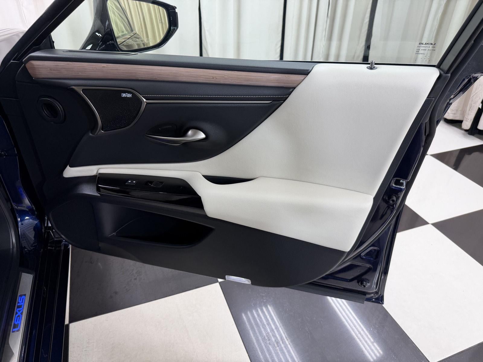 2024 Lexus ES ES 300h Ultra Luxury
