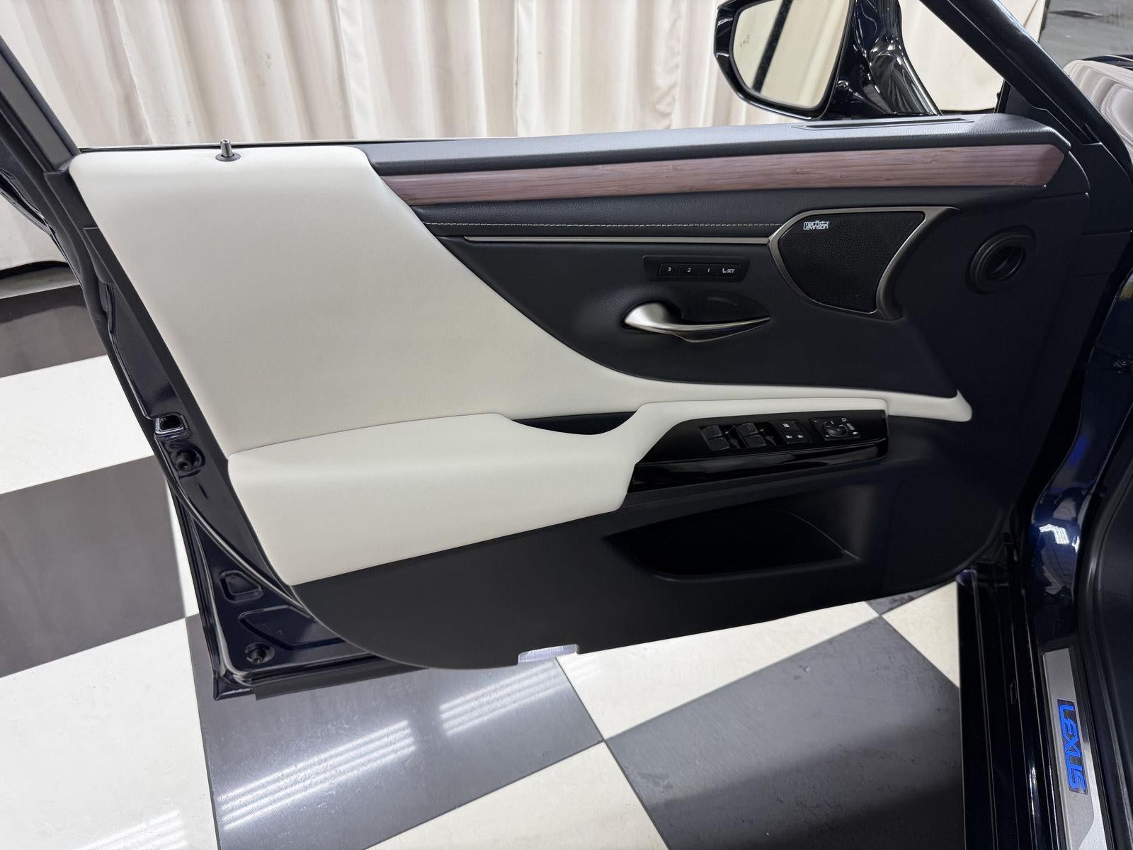 2024 Lexus ES ES 300h Ultra Luxury