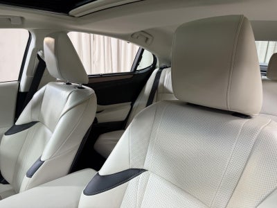 2024 Lexus ES ES 300h Ultra Luxury
