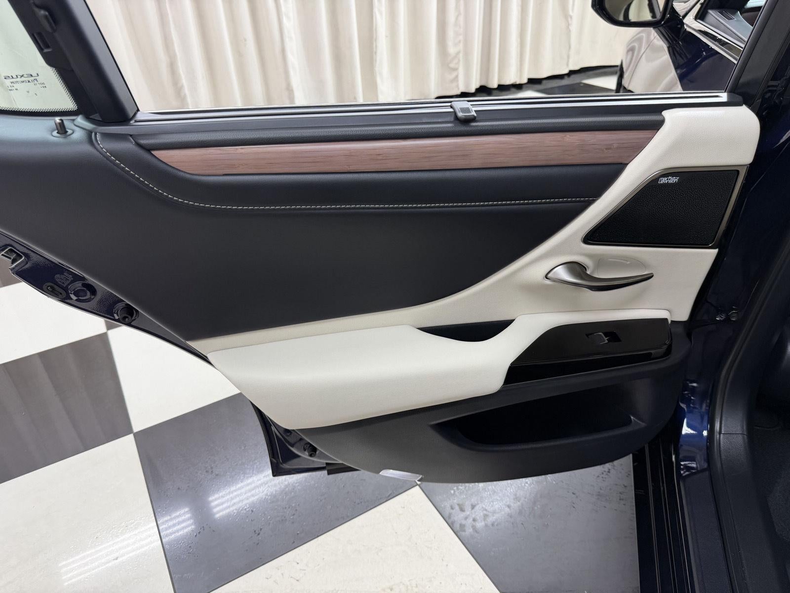 2024 Lexus ES ES 300h Ultra Luxury