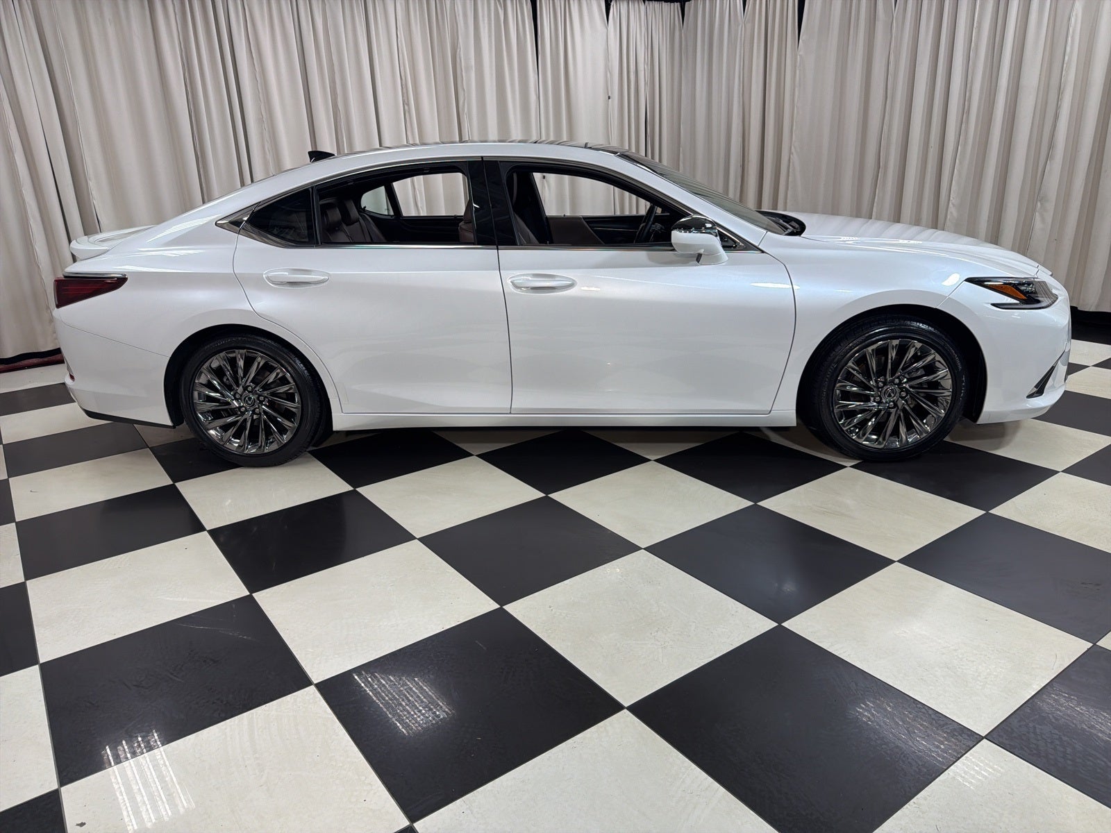 2024 Lexus ES 350 Ultra Luxury