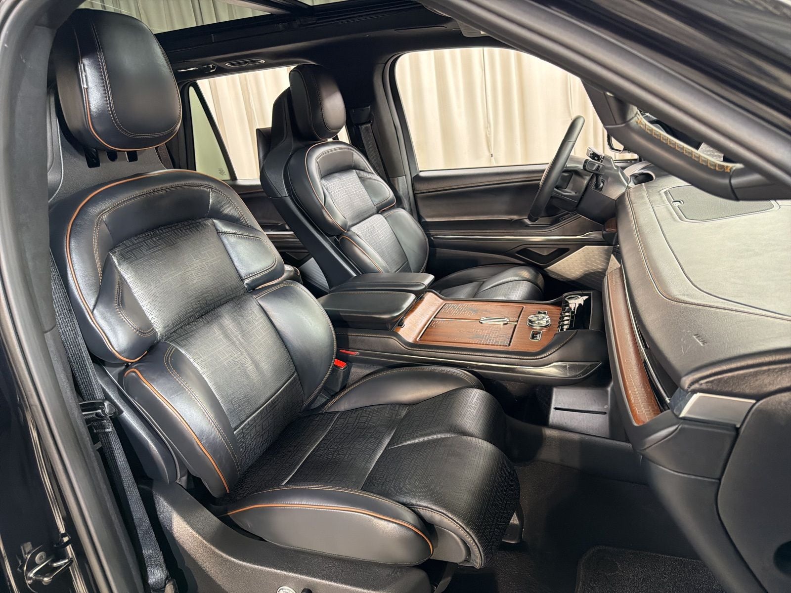 2025 Lincoln Navigator L Black Label