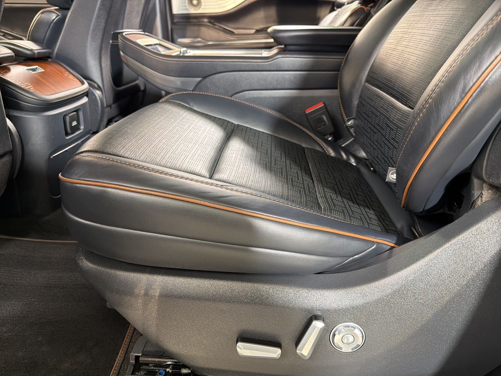 2025 Lincoln Navigator L Black Label