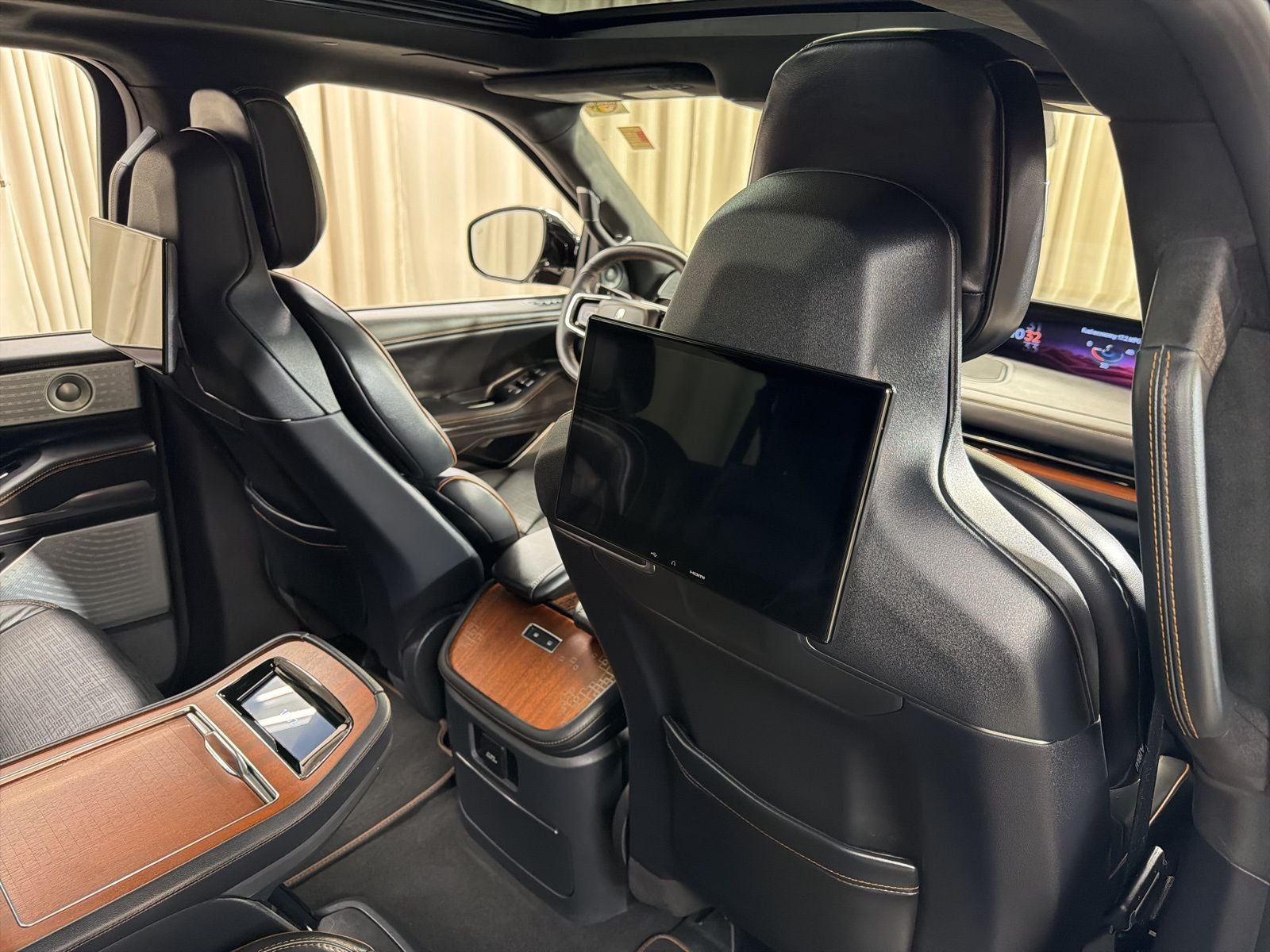 2025 Lincoln Navigator L Black Label