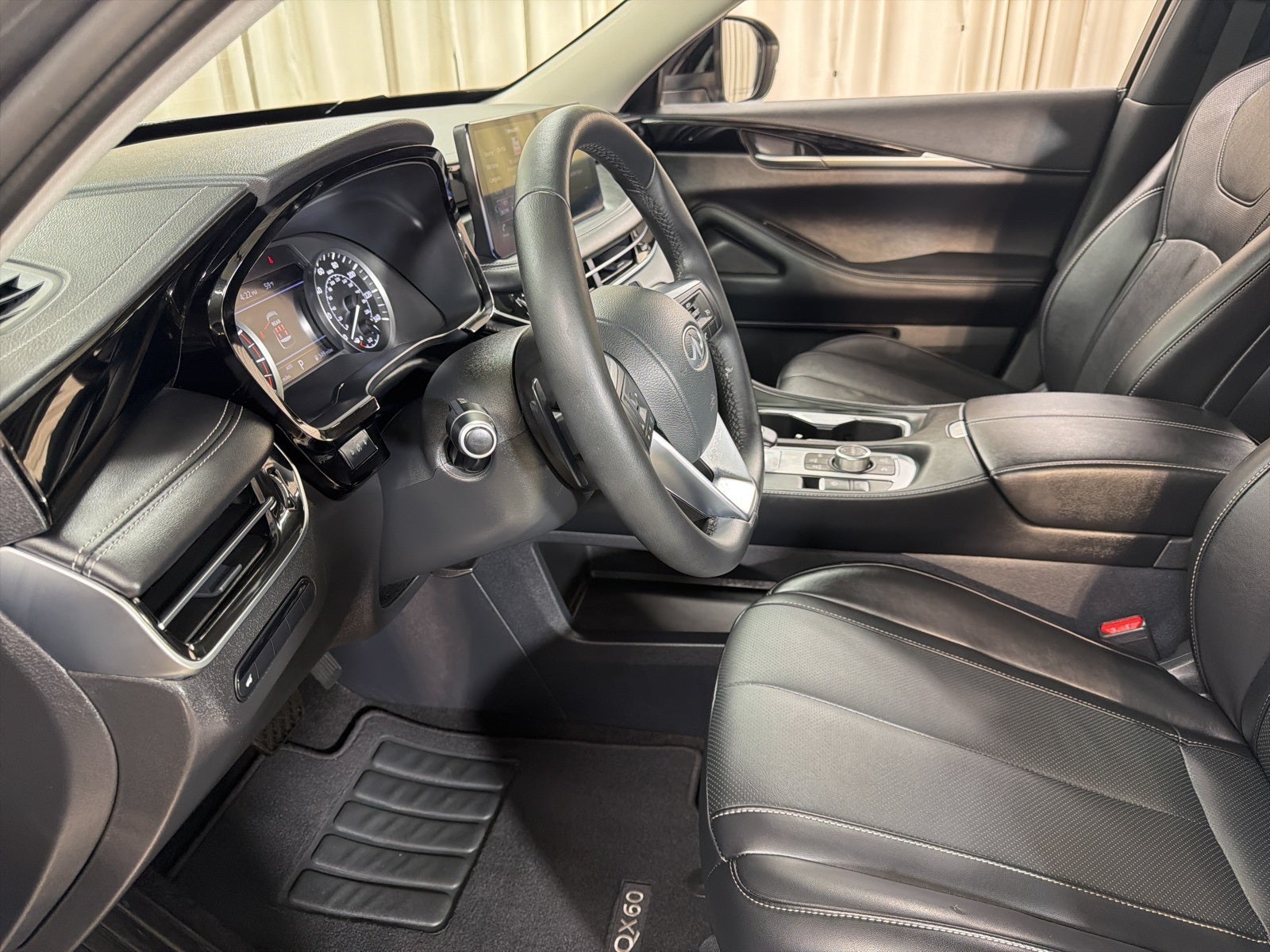 2025 INFINITI QX60 PURE