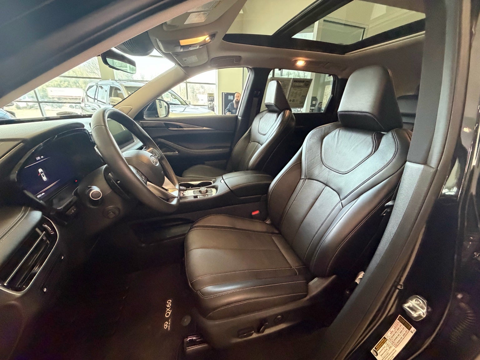 2025 INFINITI QX60 LUXE