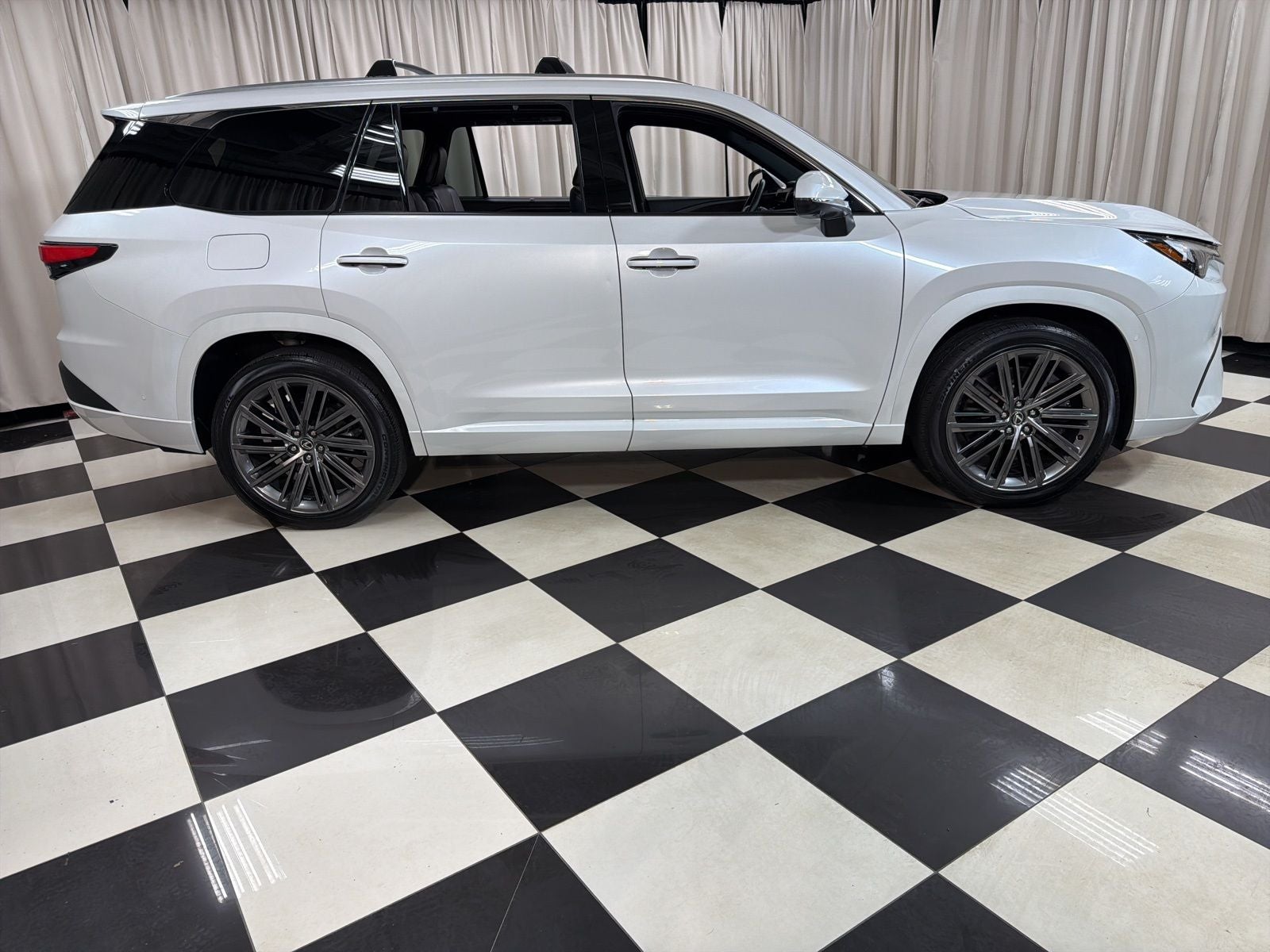 2024 Lexus TX 550h+ Luxury