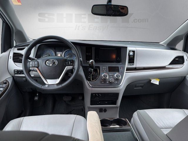 2017 Toyota Sienna XLE Premium 7 Passenger