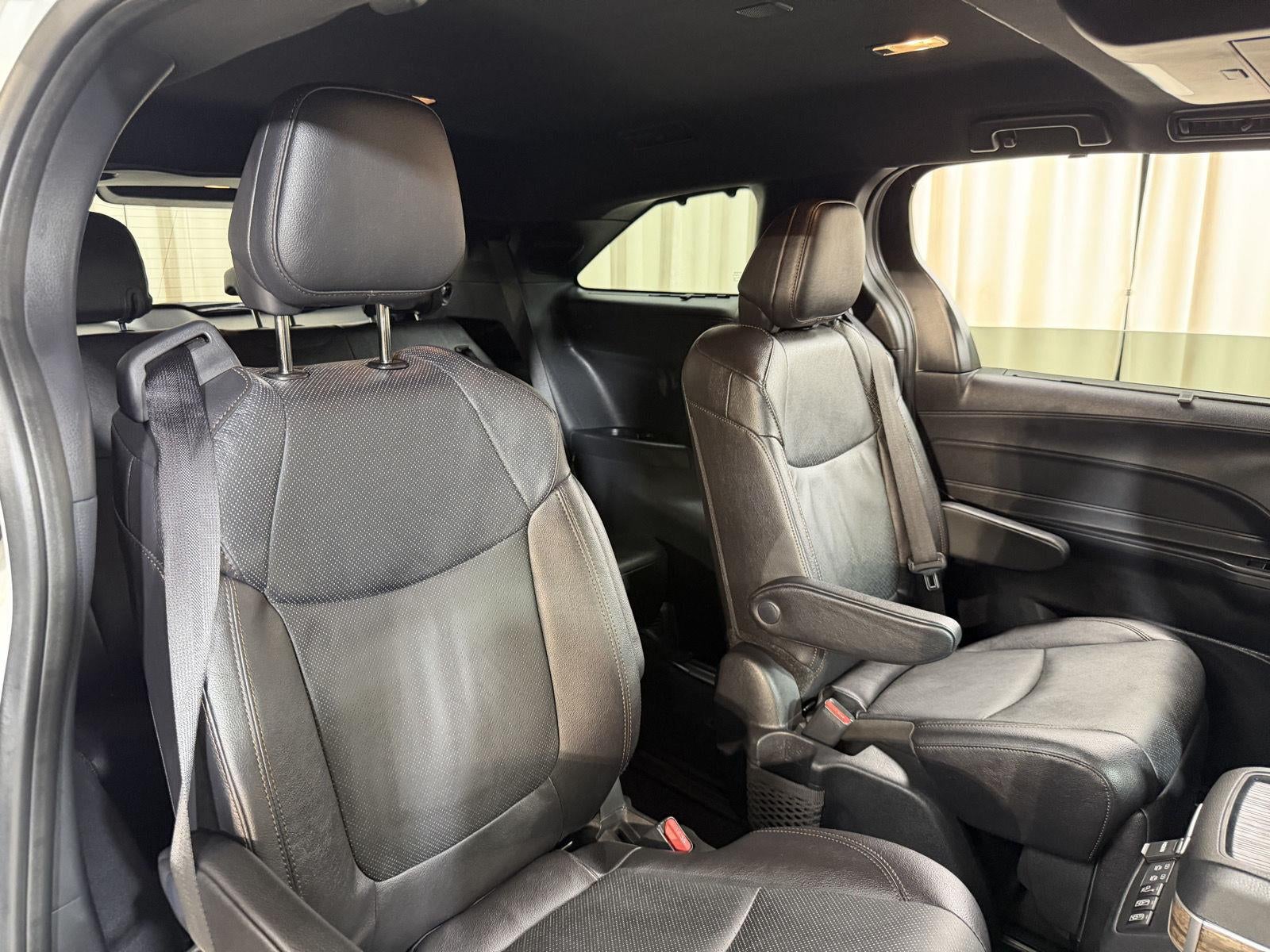 2025 Toyota Sienna Platinum 7-Passenger