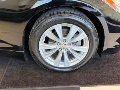 2011 INFINITI M56 X