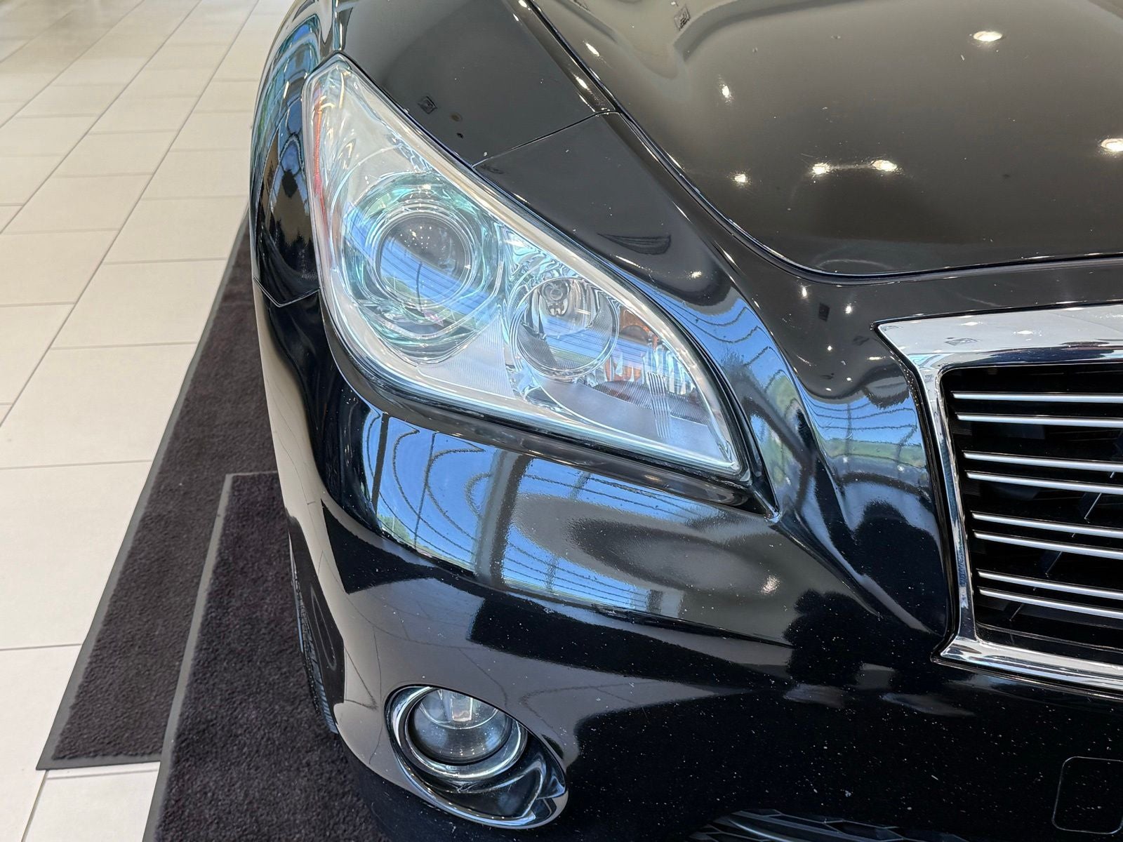 2011 INFINITI M56 X