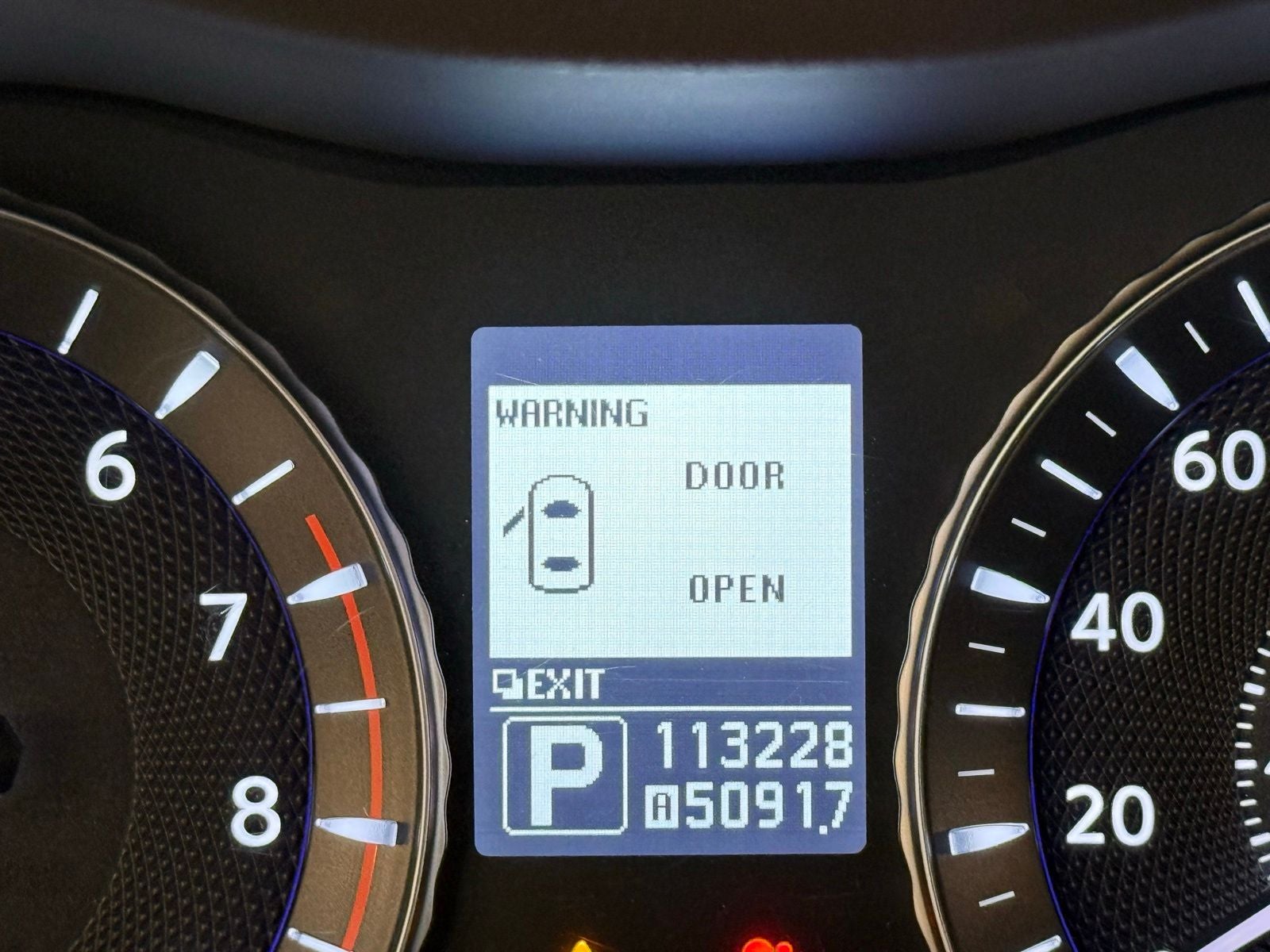 2011 INFINITI M56 X