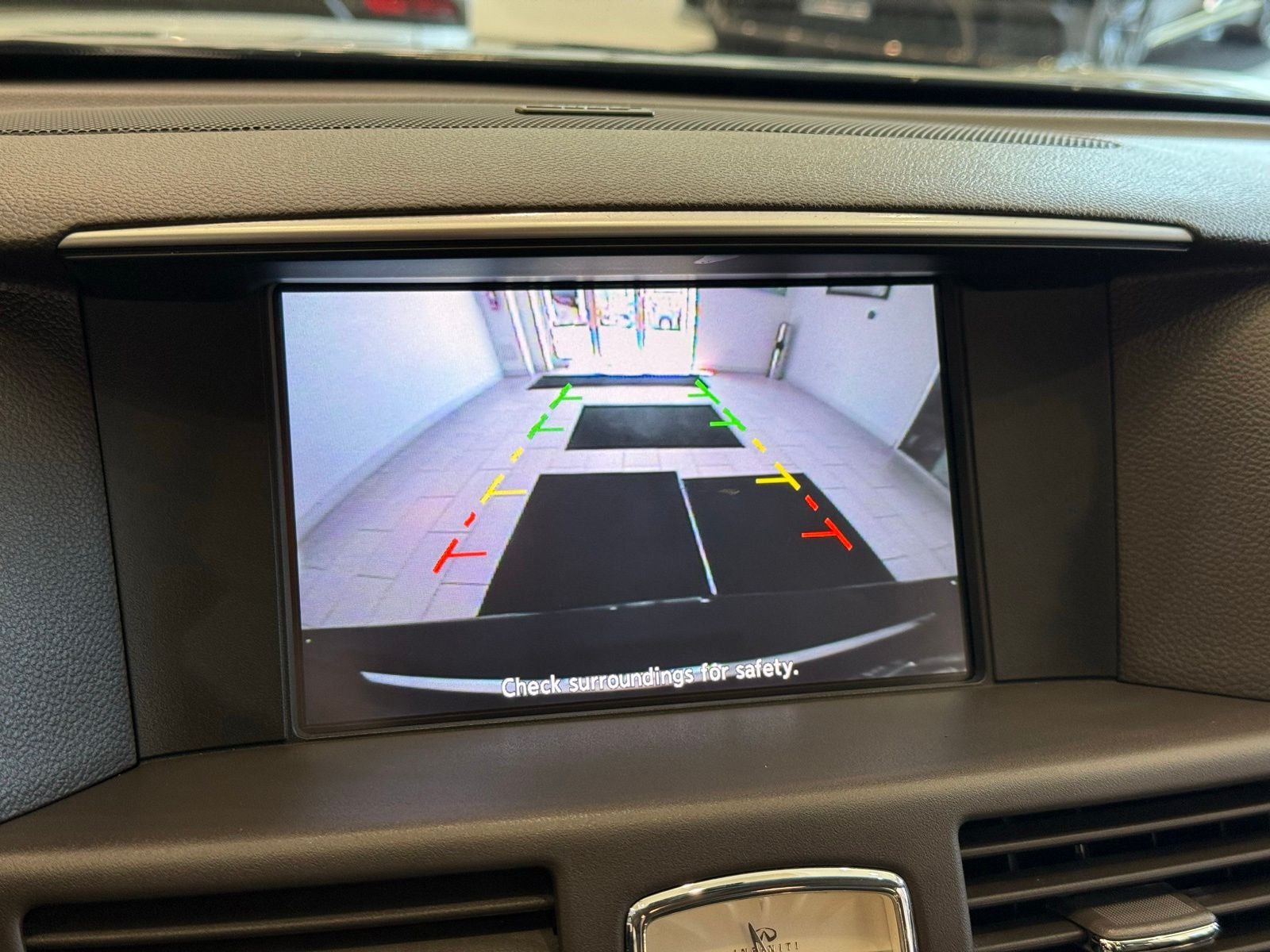 2011 INFINITI M56 X