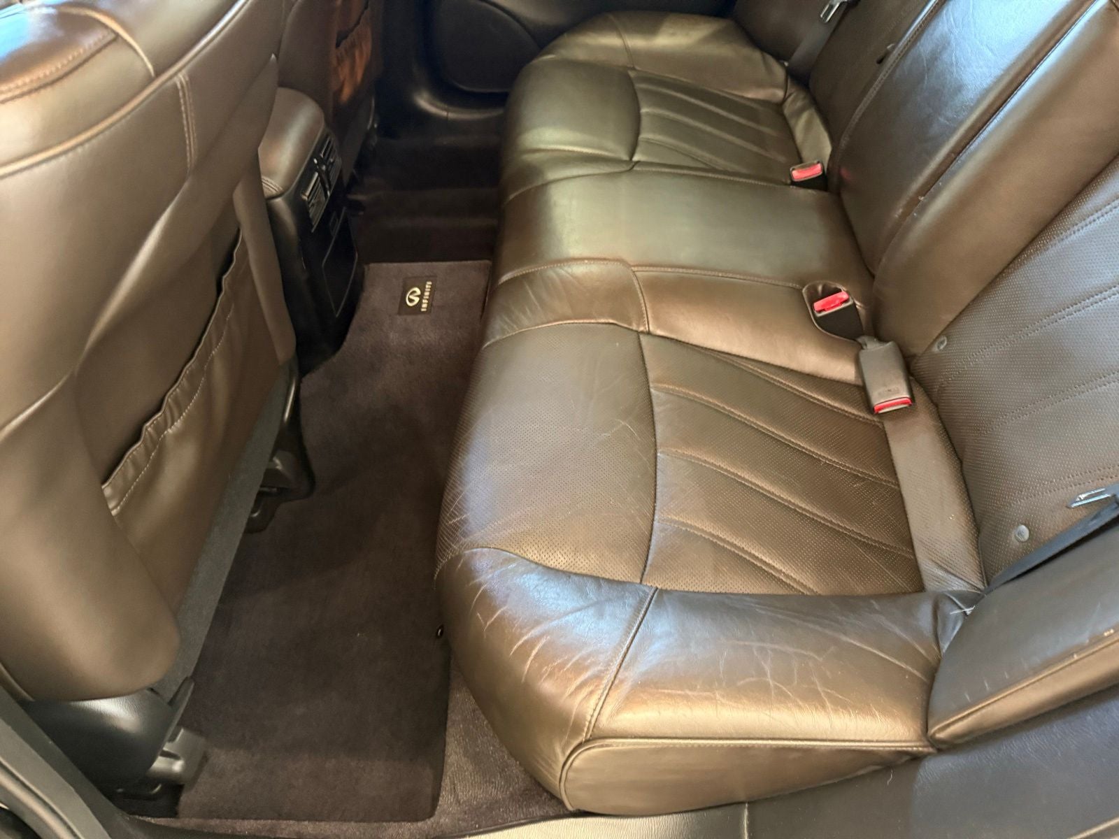 2011 INFINITI M56 X