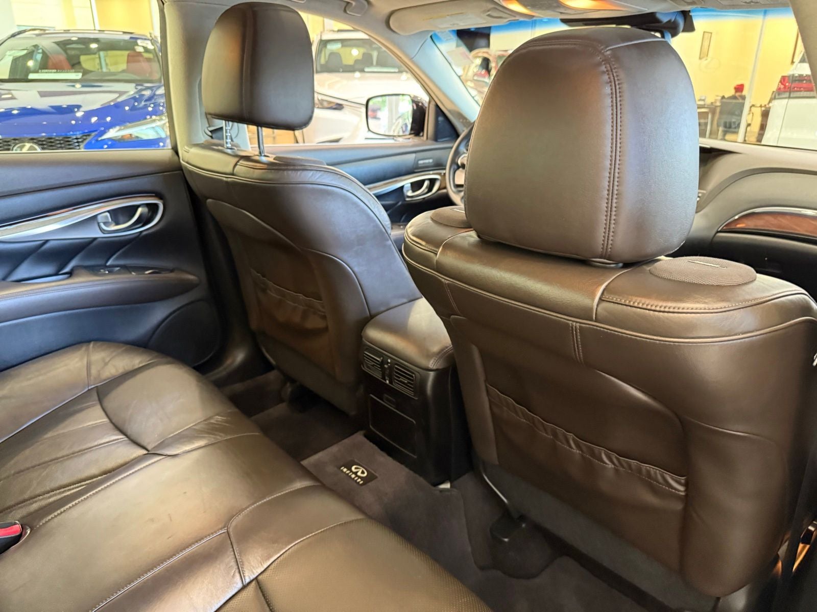 2011 INFINITI M56 X