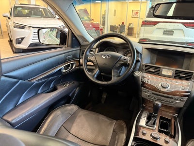 2011 INFINITI M56 X
