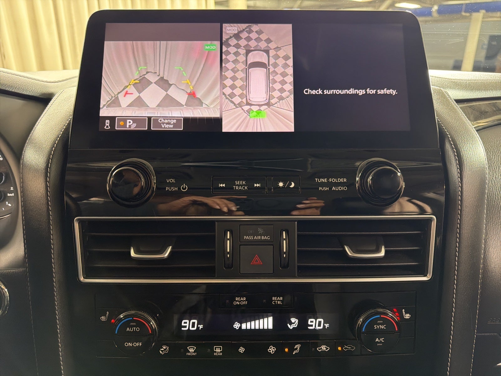 2024 INFINITI QX80 LUXE