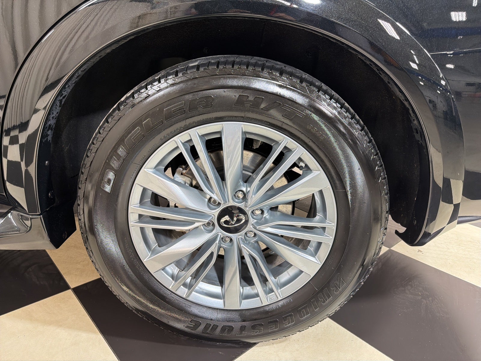 2024 INFINITI QX80 LUXE