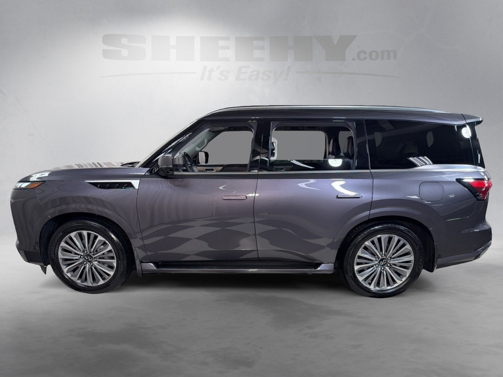 2025 INFINITI QX80 LUXE