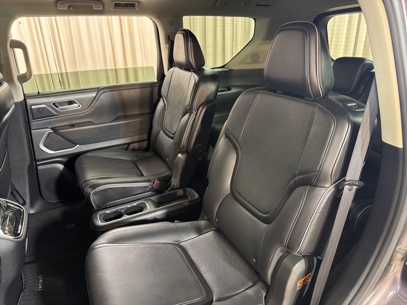 2025 INFINITI QX80 LUXE