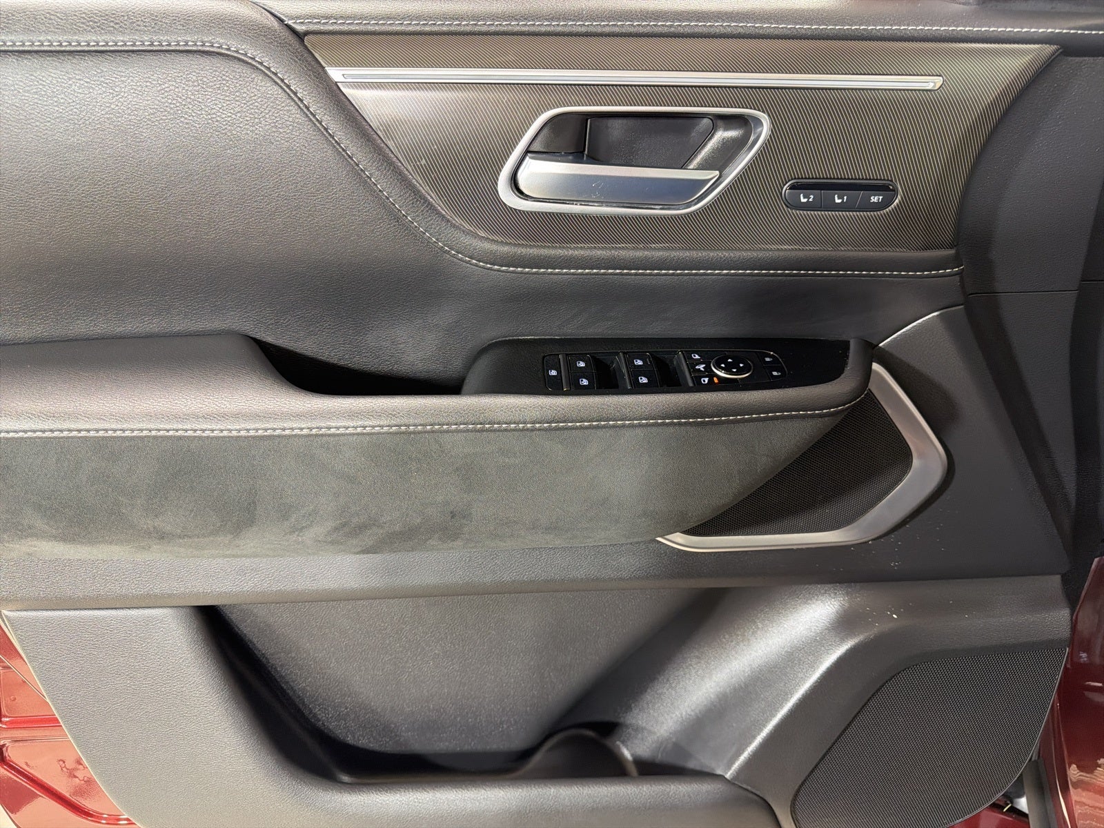 2025 INFINITI QX80 LUXE