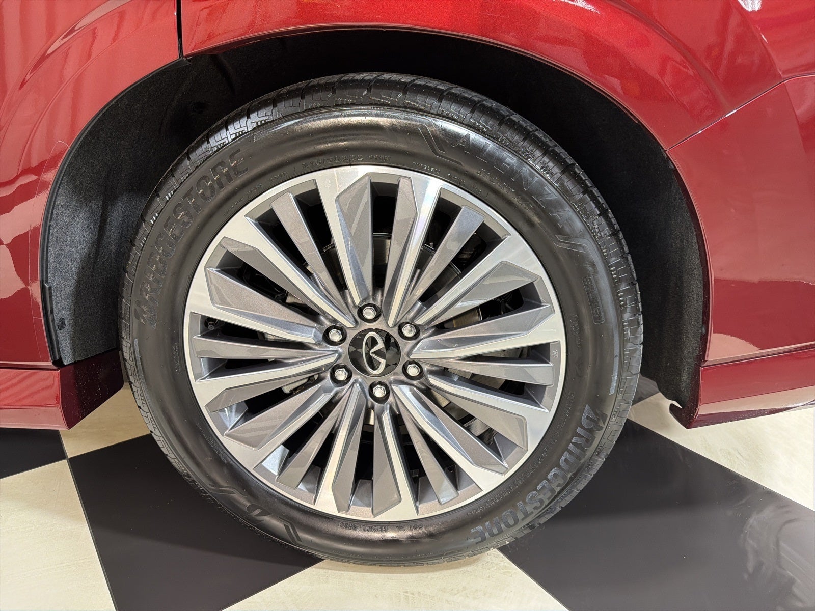 2025 INFINITI QX80 LUXE