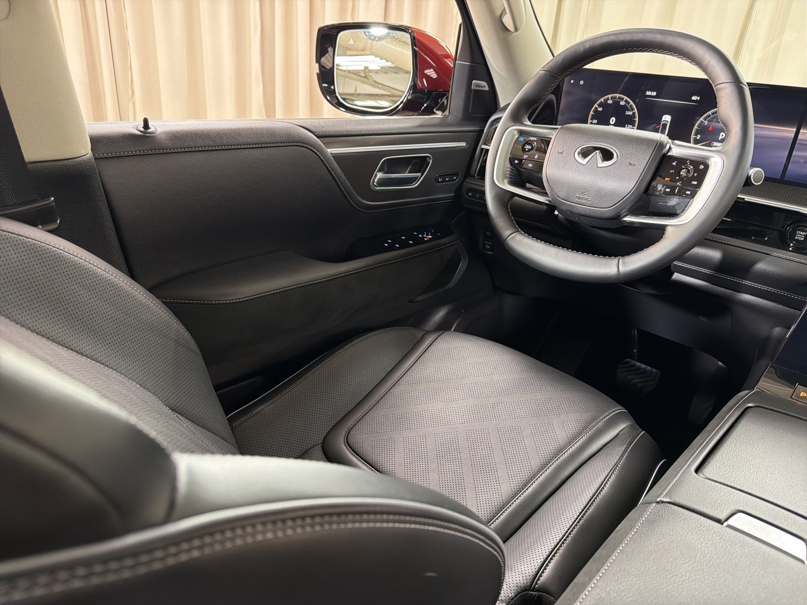 2025 INFINITI QX80 LUXE