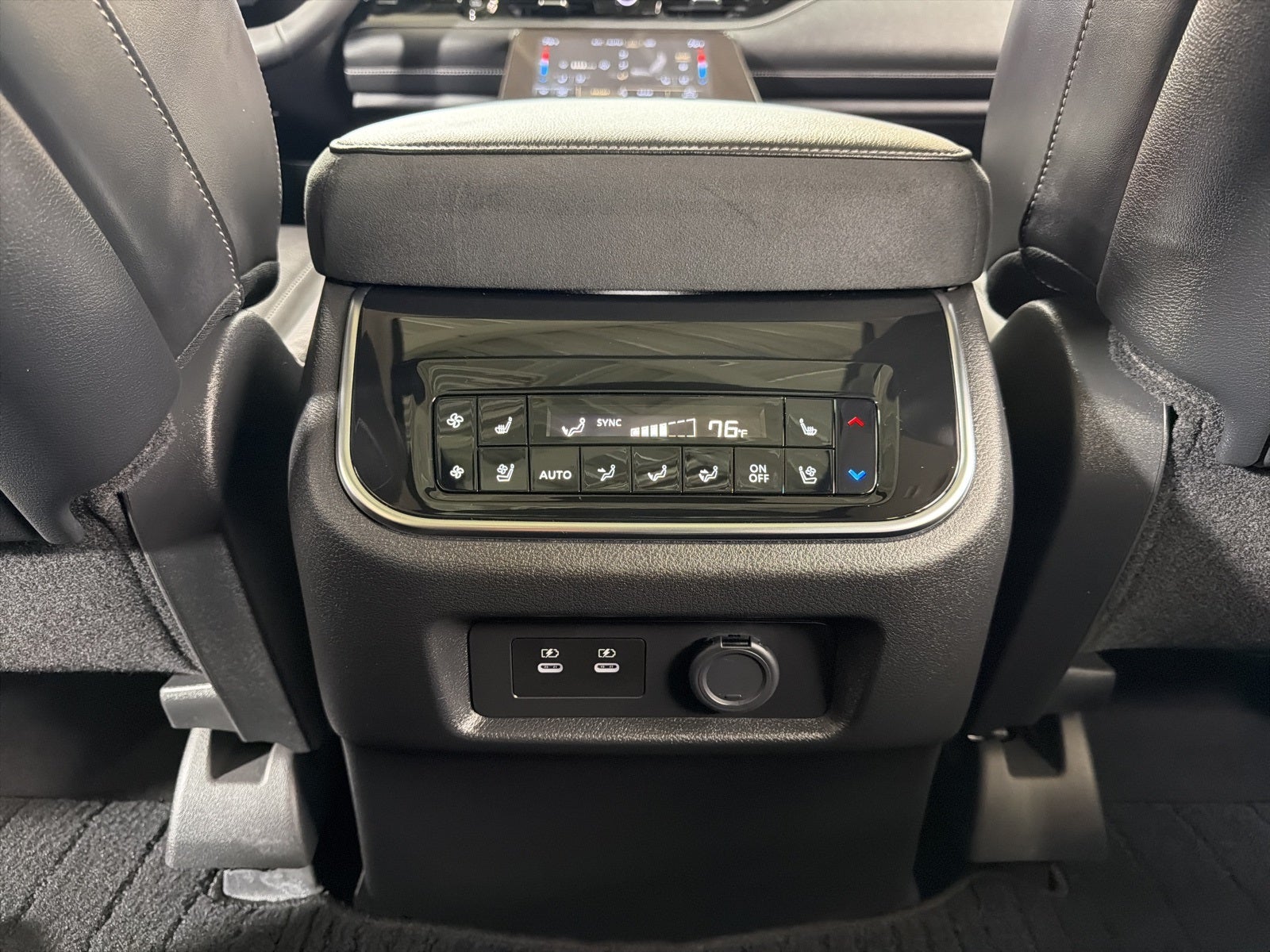 2025 INFINITI QX80 LUXE