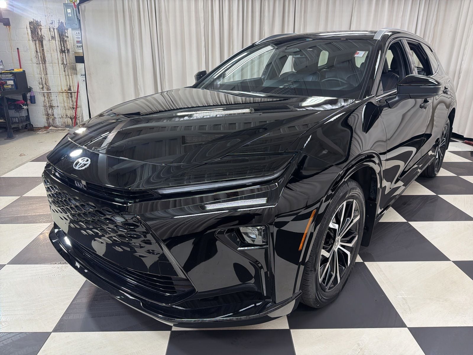 2025 Toyota Crown Signia XLE