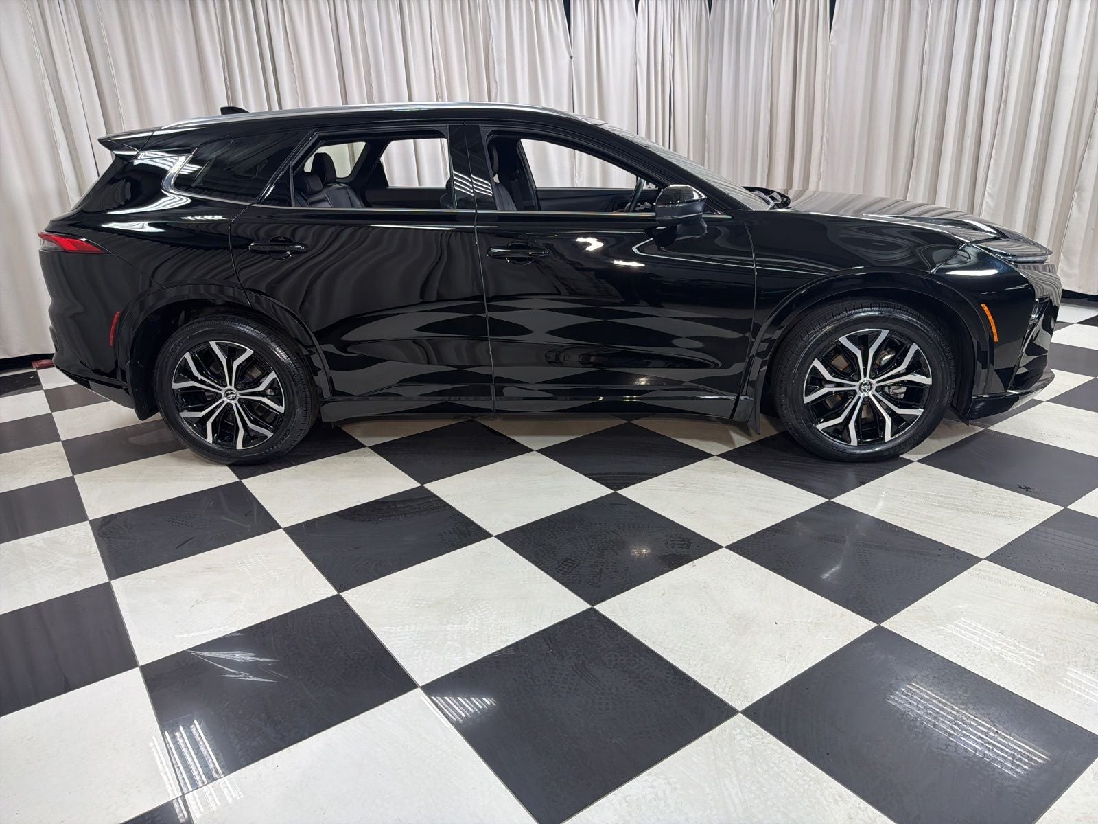 2025 Toyota Crown Signia XLE
