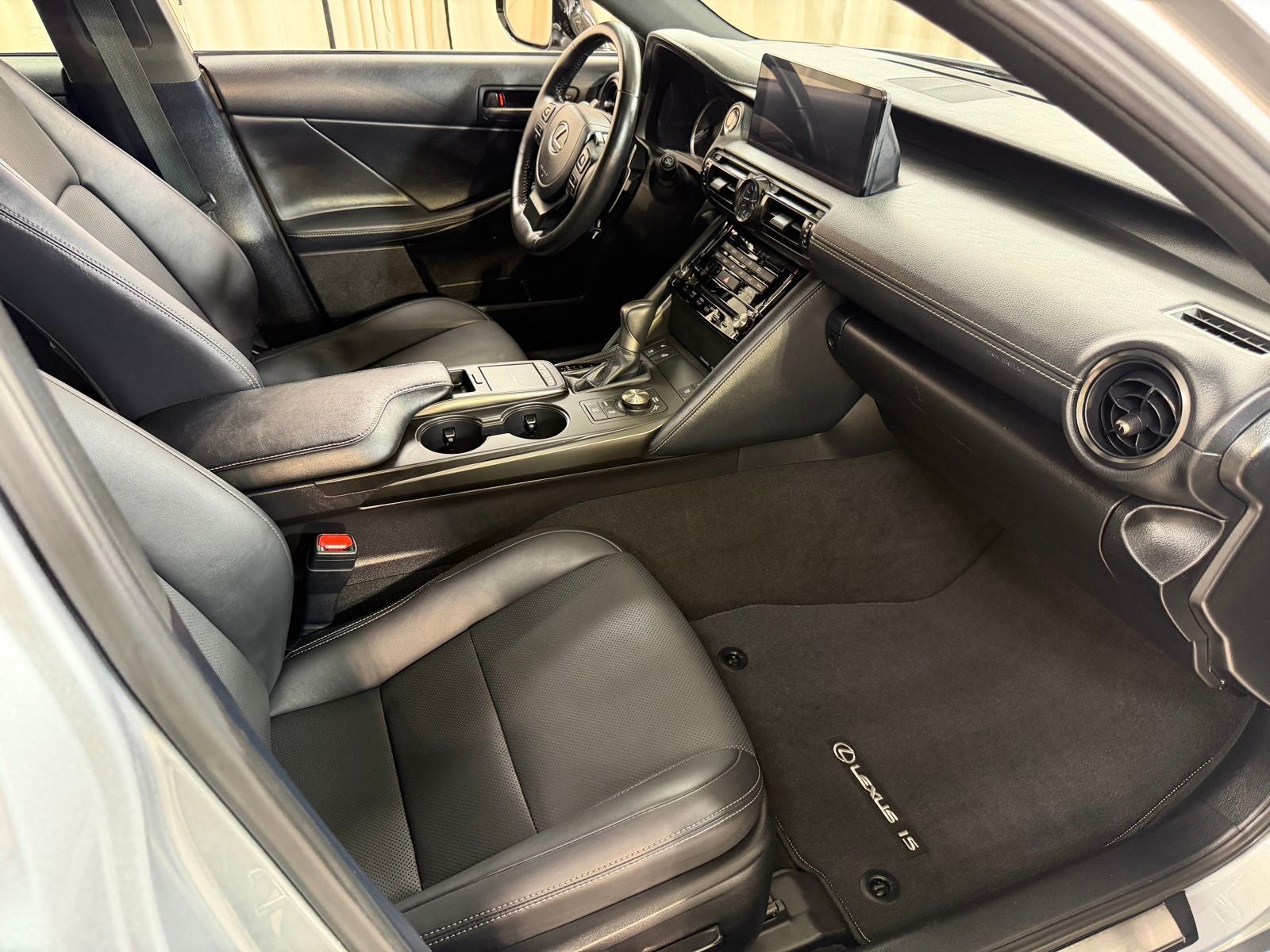 2023 Lexus IS 300