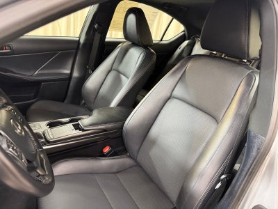 2023 Lexus IS 300