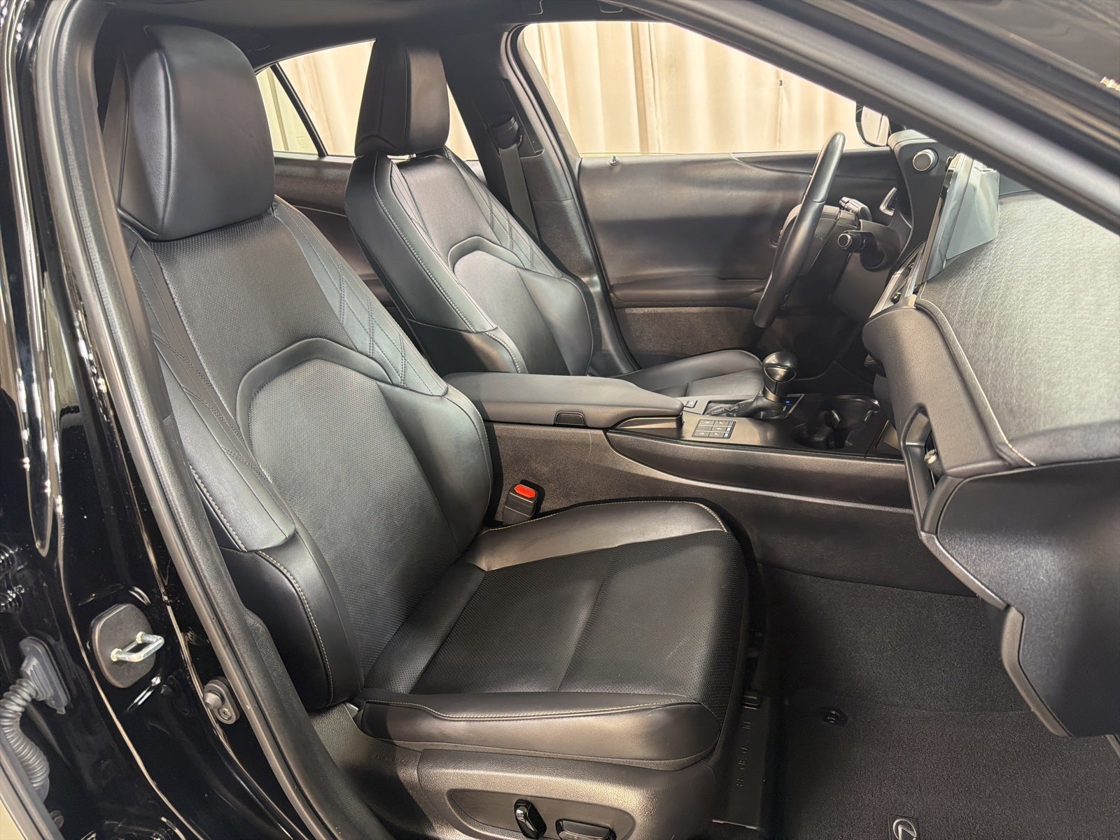 2023 Lexus UX 250h Premium