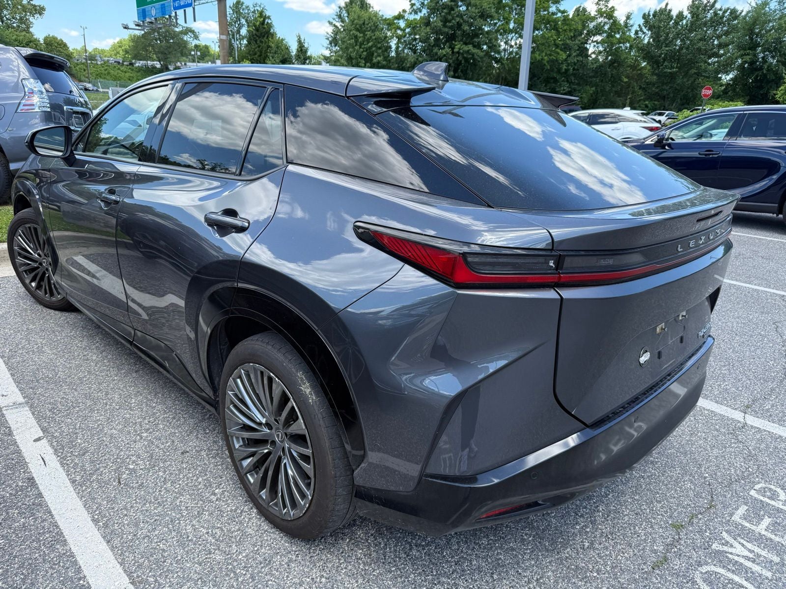 2023 Lexus RZ 450e Luxury