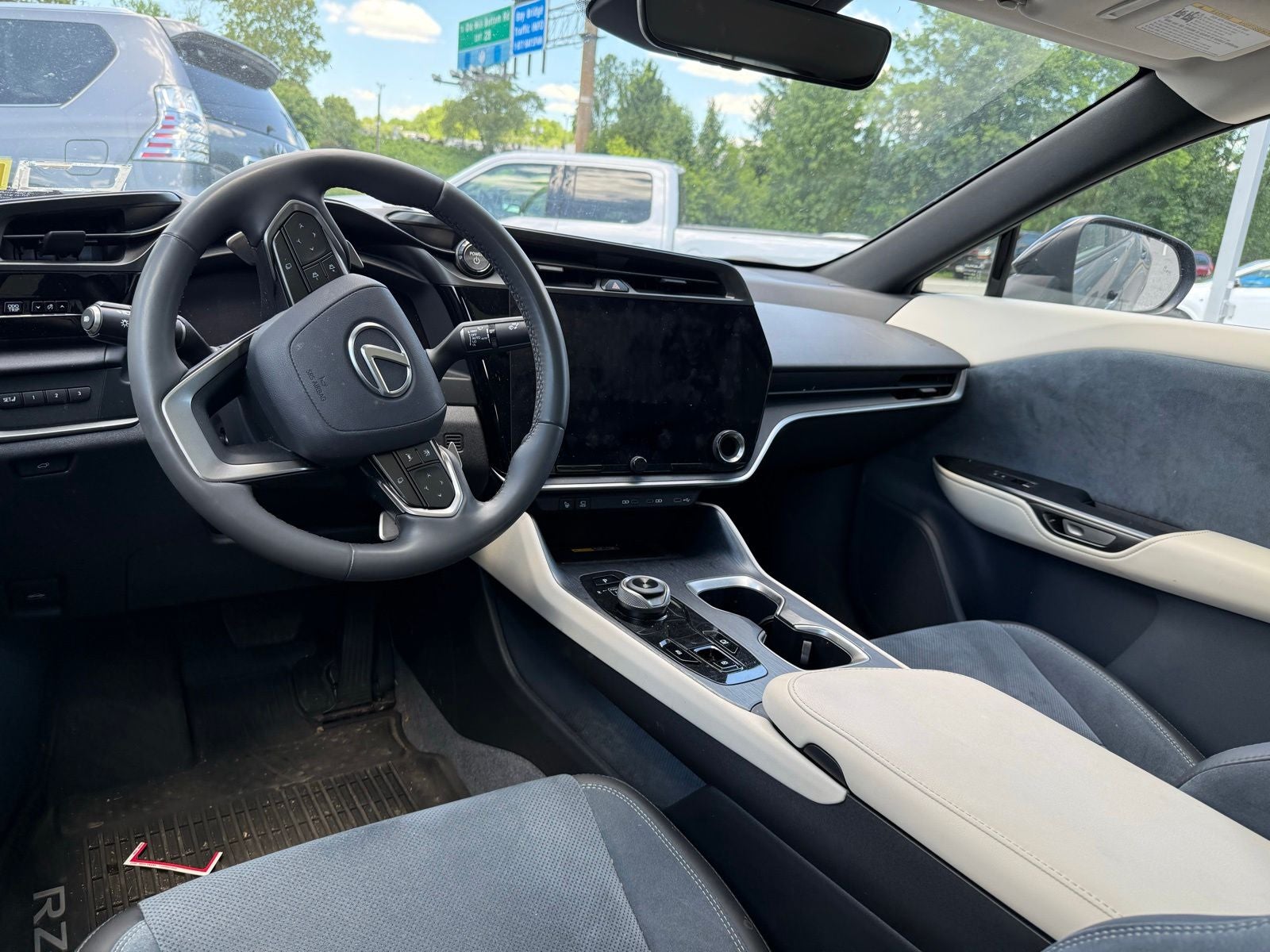 2023 Lexus RZ 450e Luxury