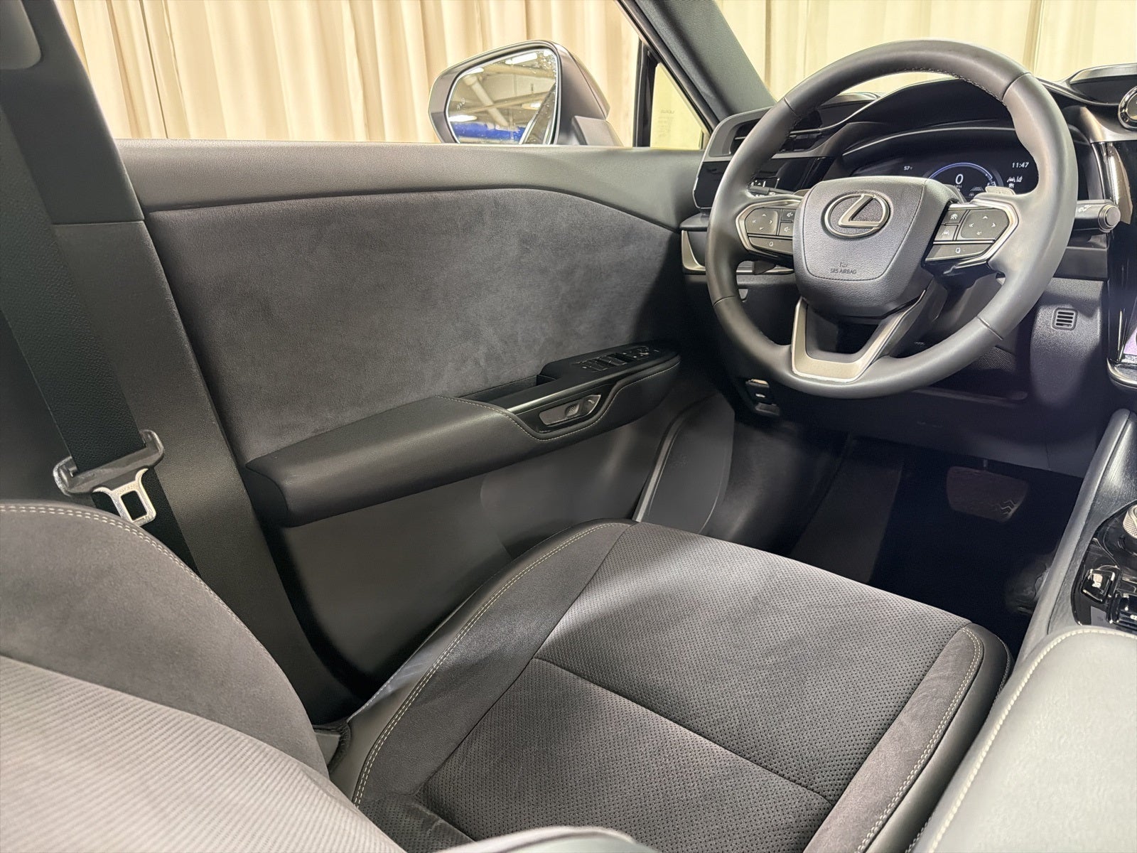 2023 Lexus RZ 450e Luxury