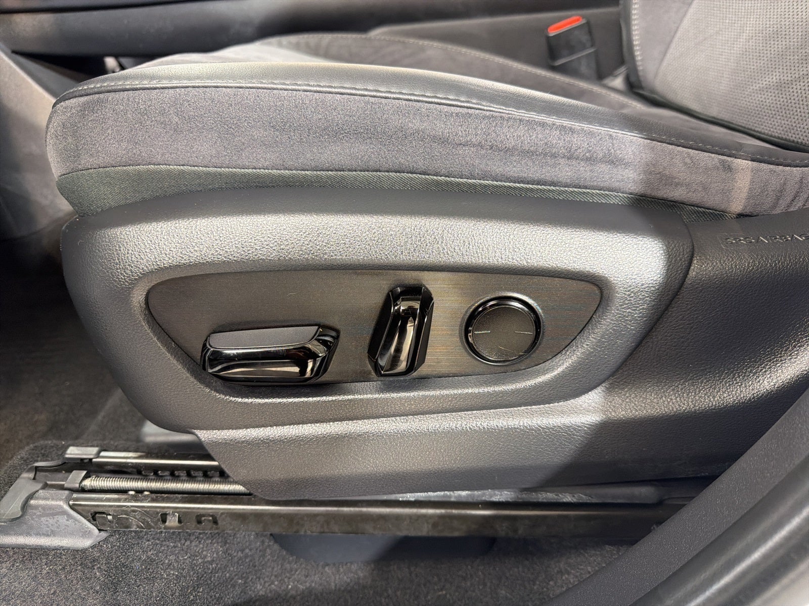 2023 Lexus RZ 450e Luxury