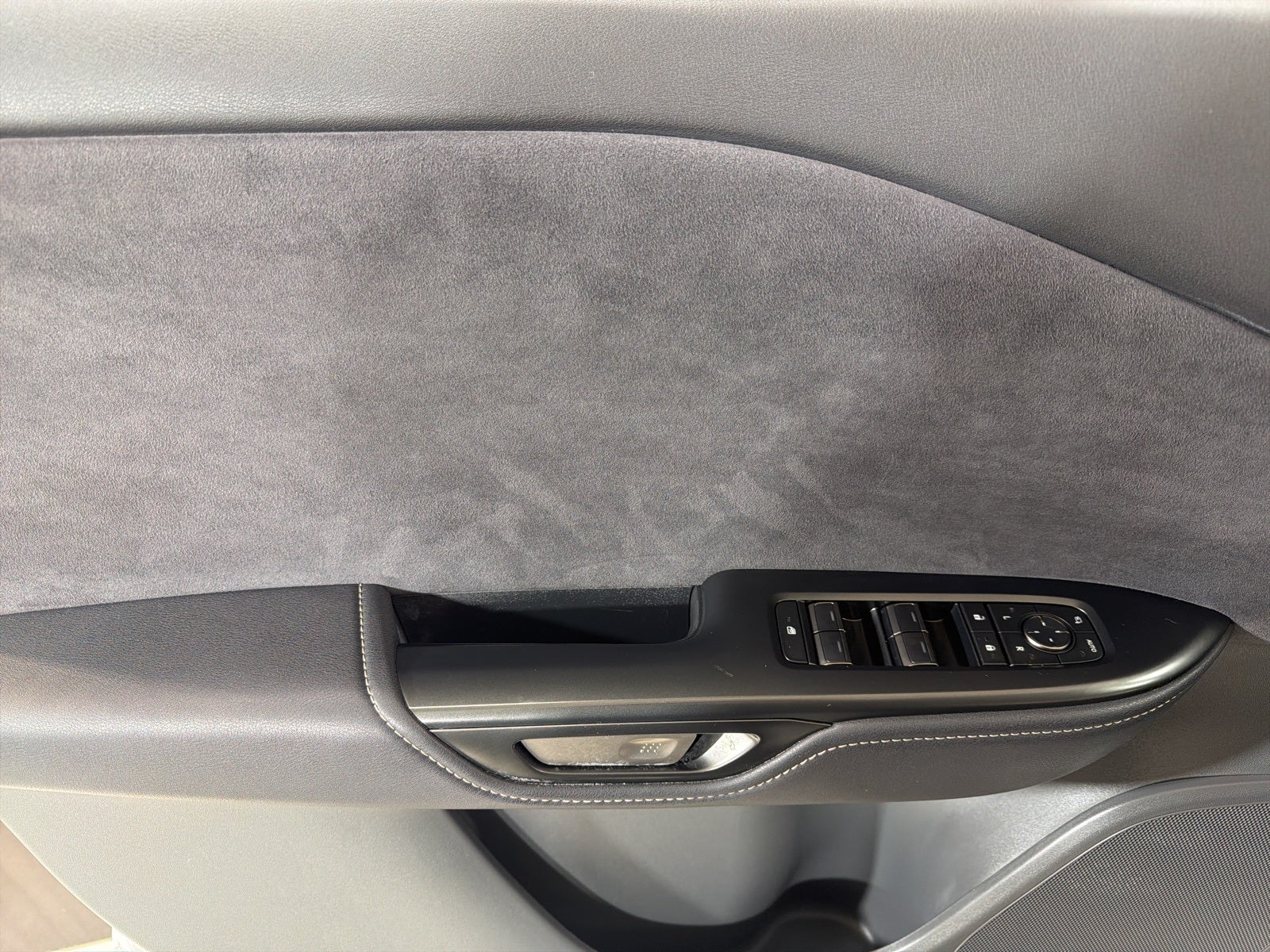 2023 Lexus RZ 450e Luxury