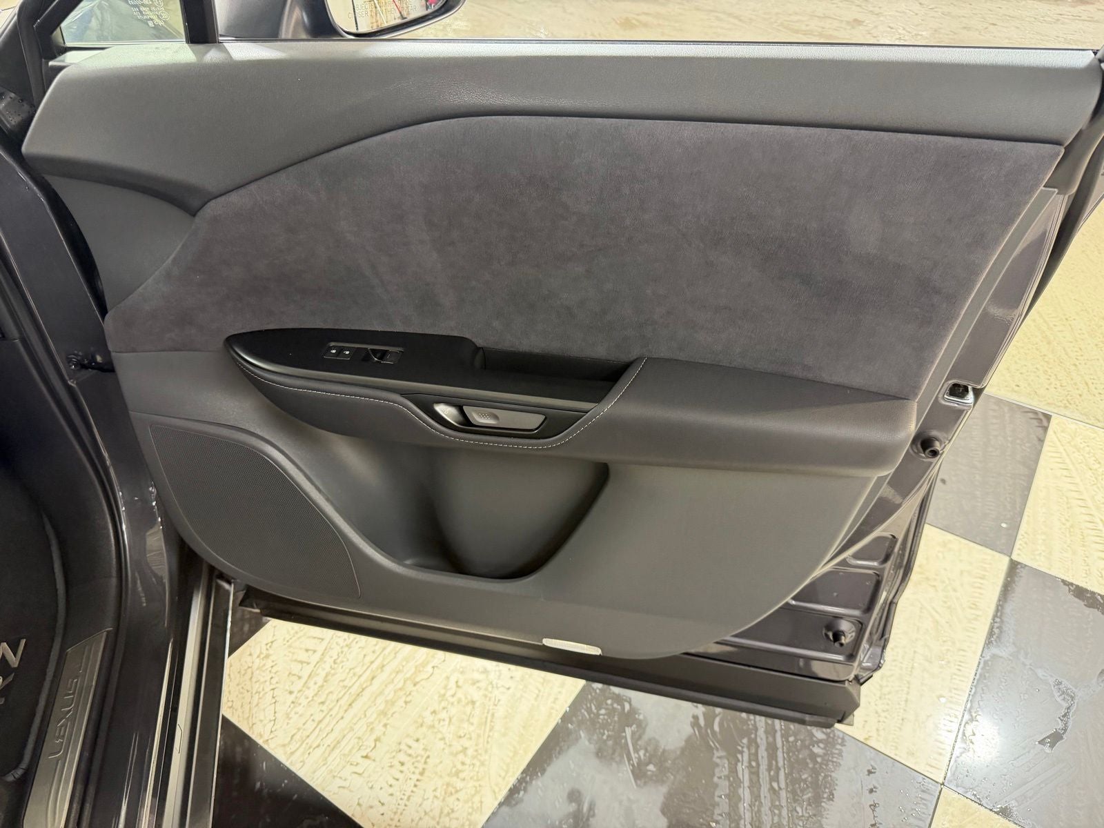 2023 Lexus RZ 450e Luxury