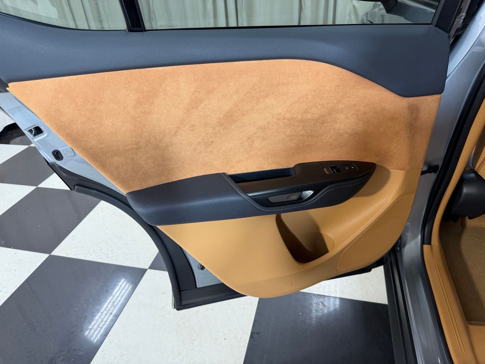 2023 Lexus RZ 450e Luxury