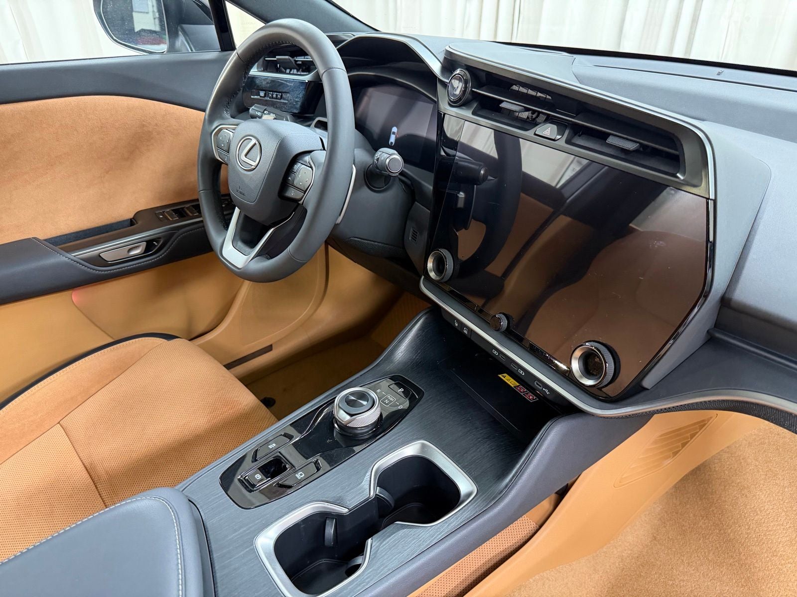 2023 Lexus RZ 450e Luxury