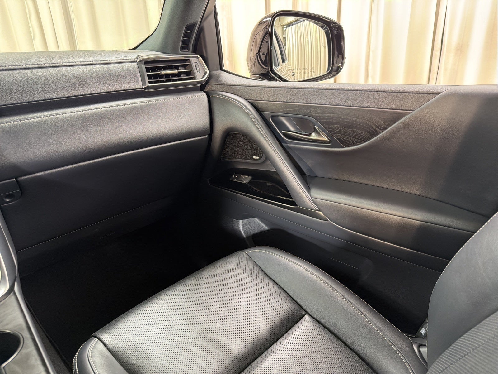 2025 Lexus LX 600 Luxury