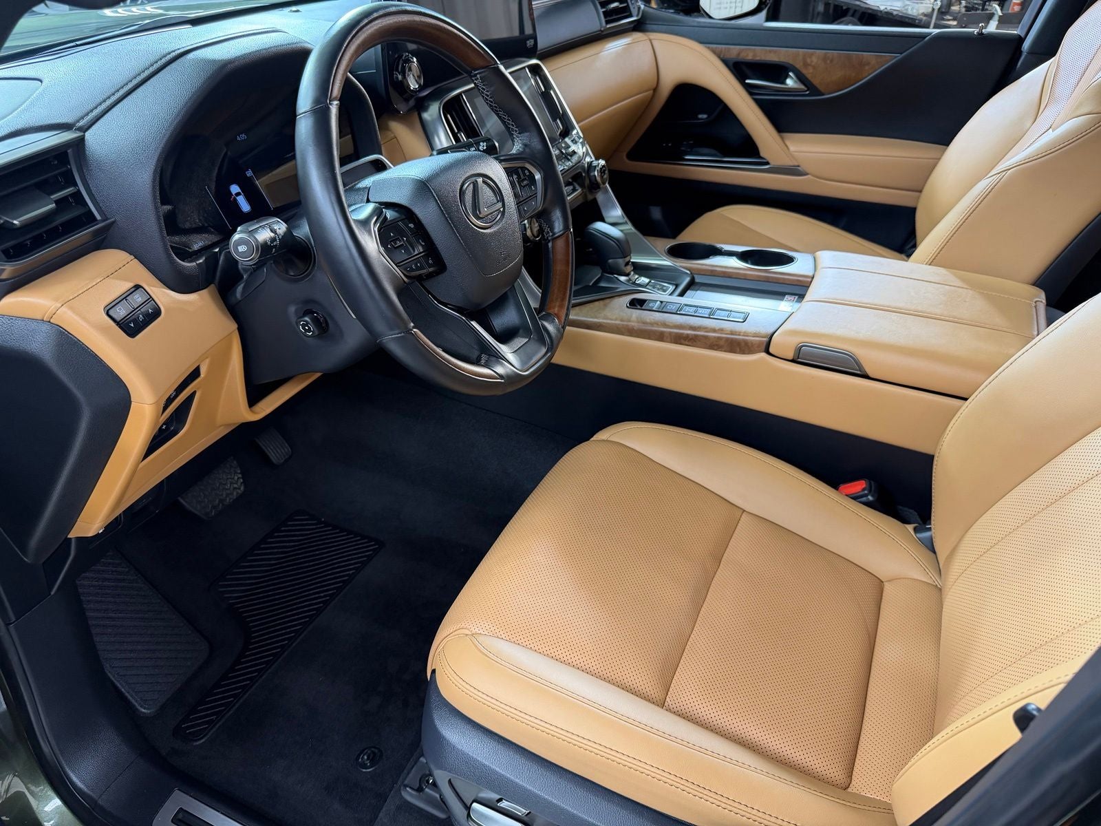 2025 Lexus LX 700h Luxury