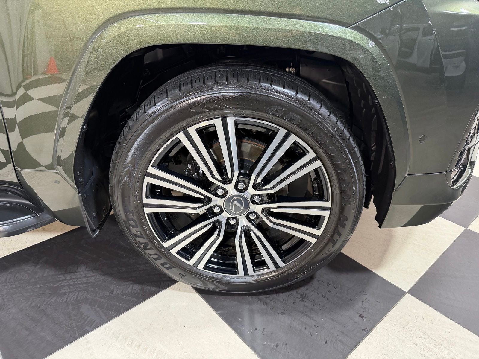 2025 Lexus LX 700h Luxury