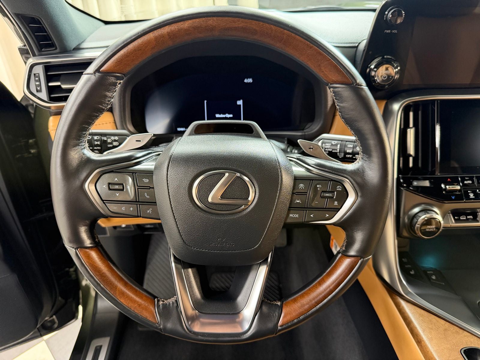 2025 Lexus LX 700h Luxury