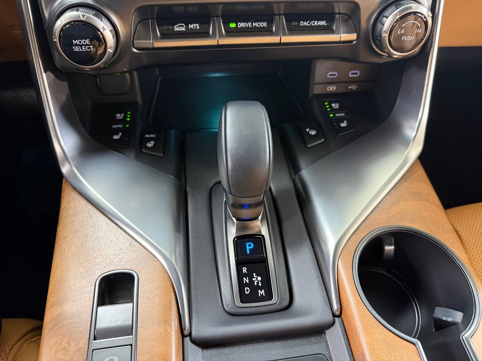 2025 Lexus LX 700h Luxury
