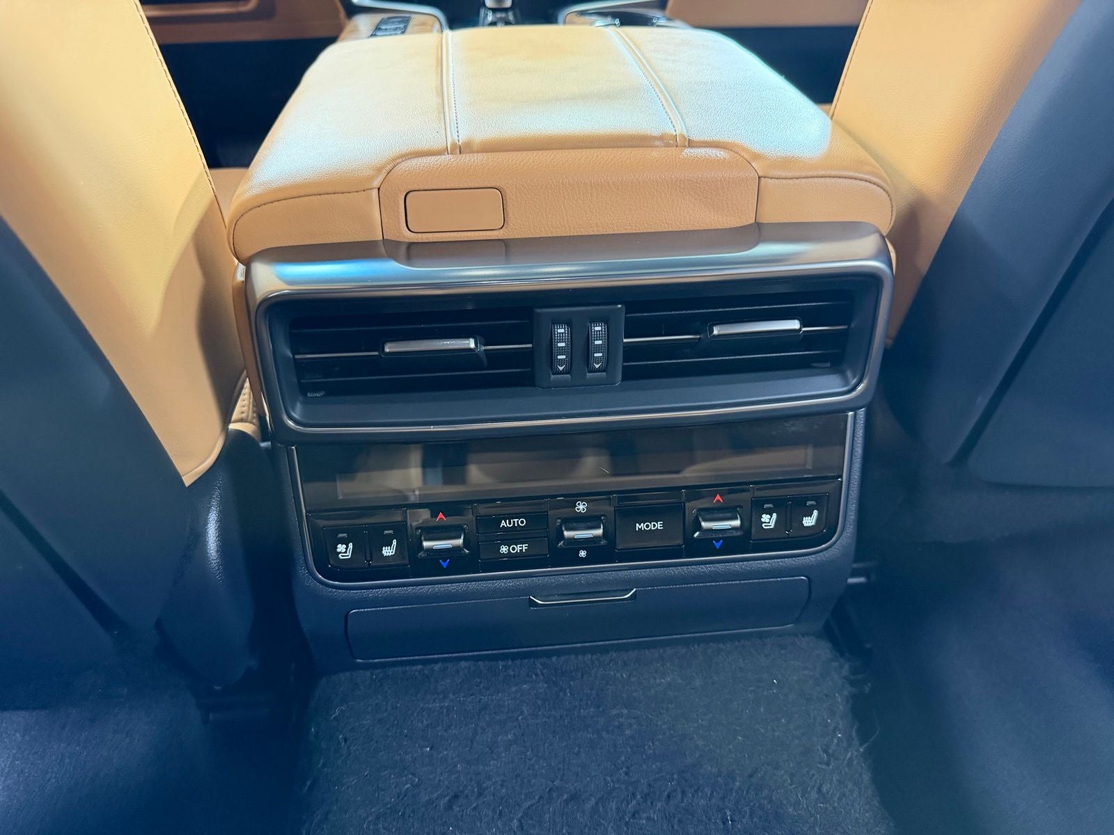 2025 Lexus LX 700h Luxury